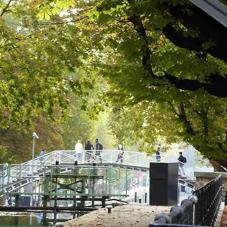 : Le Charme Du Canal St Martin Apartament *